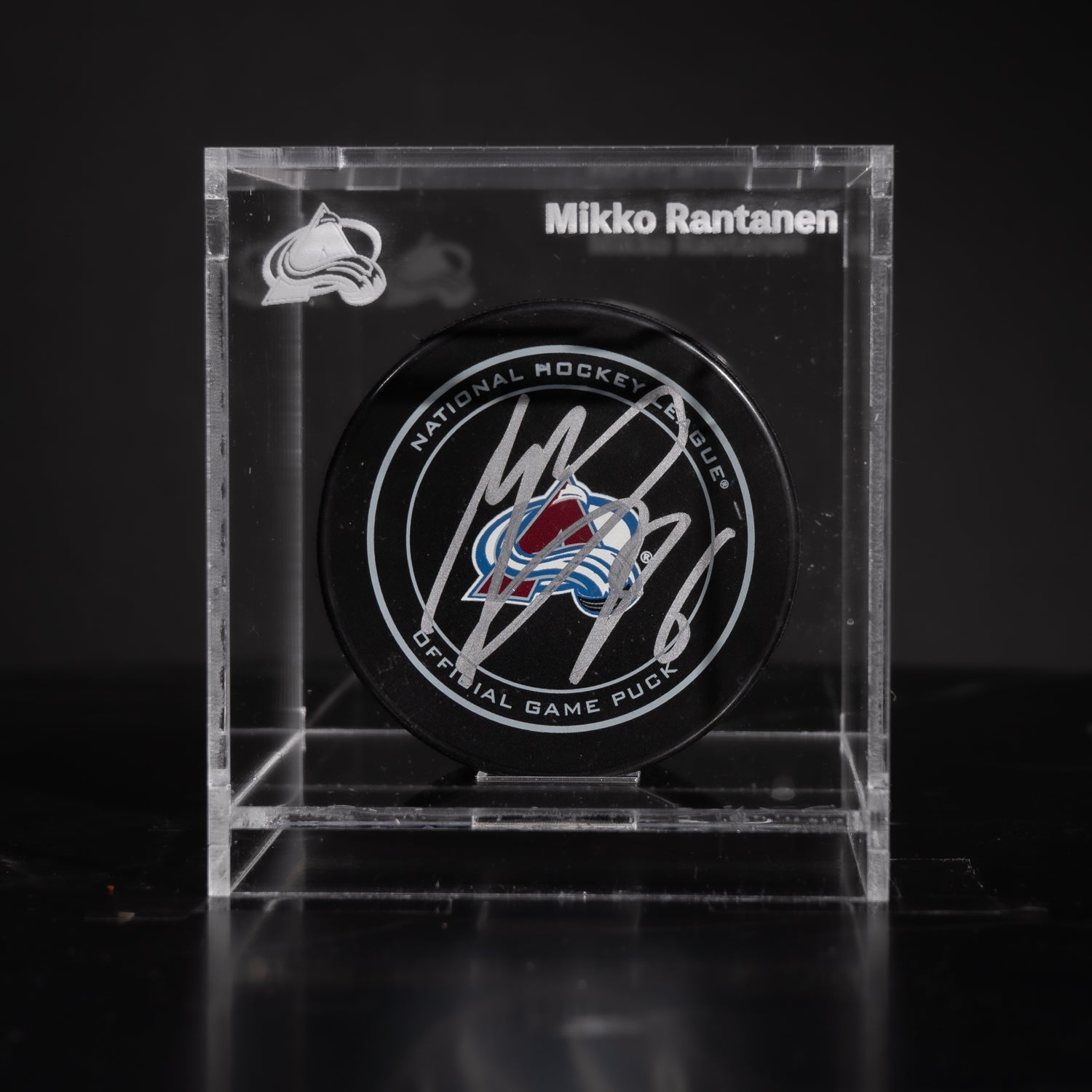 Puck Firmado Mikko Rantanen- Colorado Avalanche